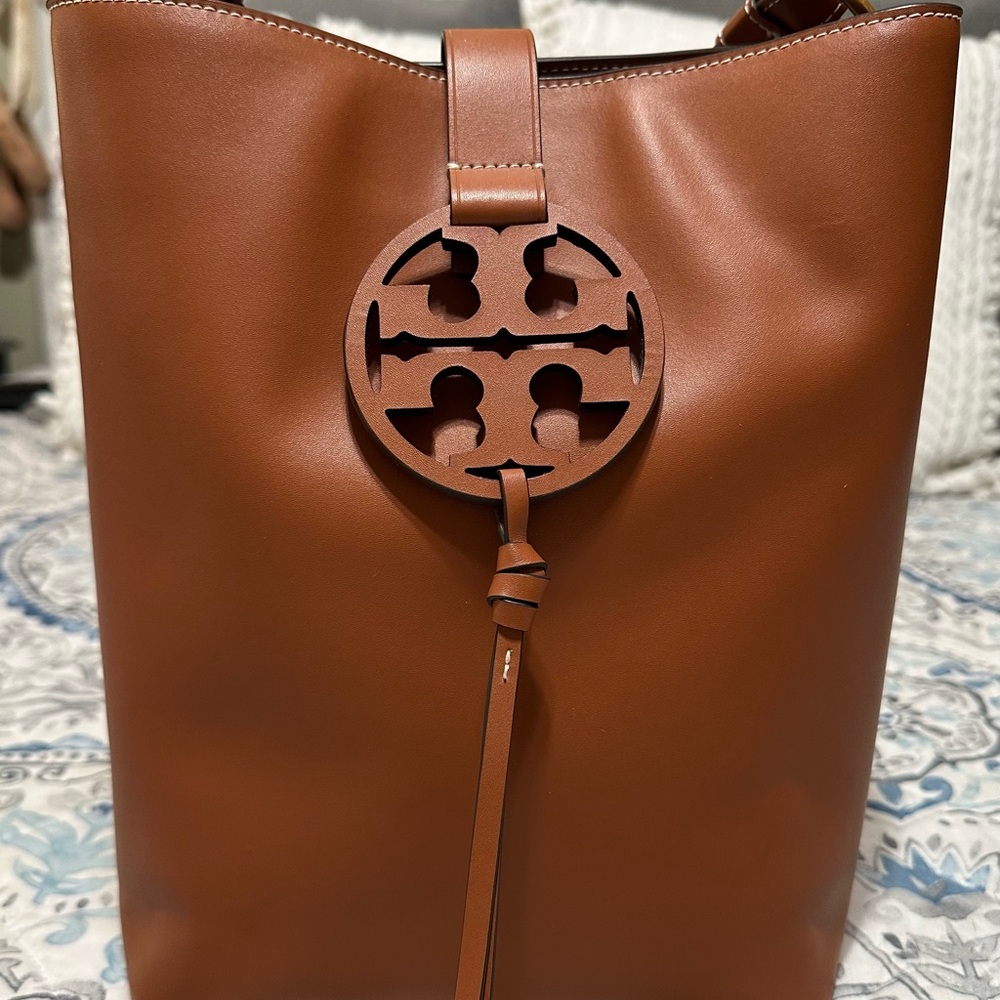 Flawless Tory Burch Miller bucket bag